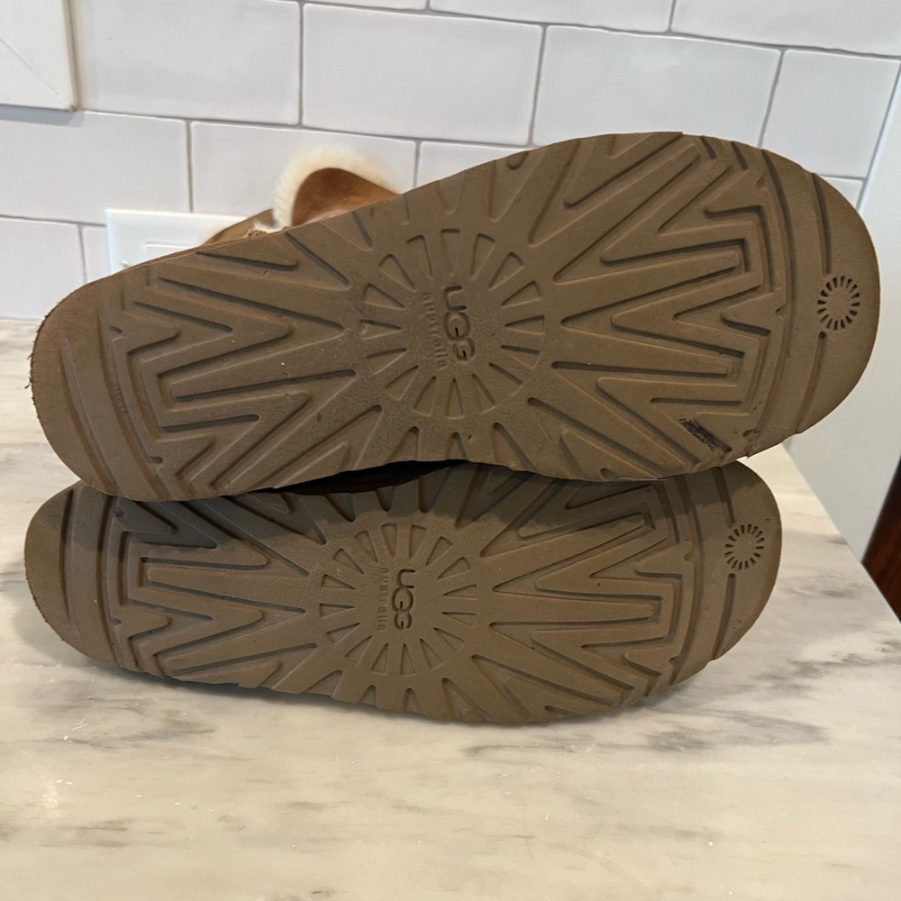 Ugg Bailey Button Boots Ladies size 10 - Picture 11 of 13
